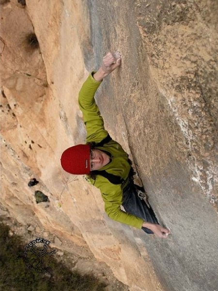 Adam Ondra escalando en Catalunya