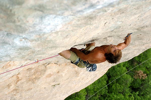 Chris Sharma en el Petzl RocTrip Millau 2006