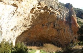 Cueva de Santa Linya, Escalada en Catalunya