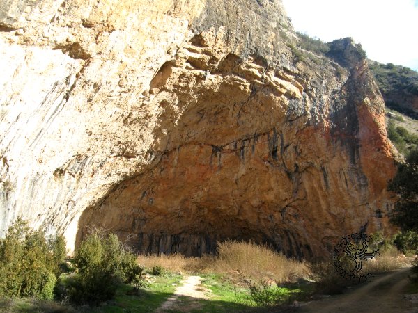 Cueva de Santa Linya, Escalada en Catalunya