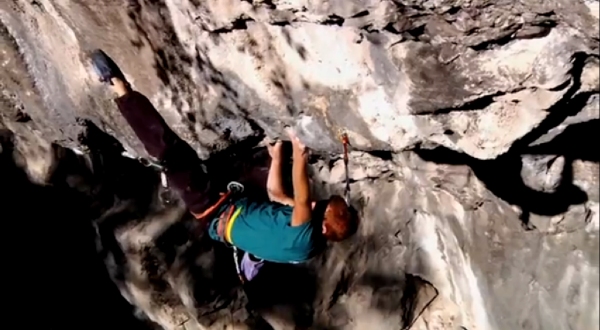 Video Gabriele Moroni equipa y escala Bella Regis 8c+