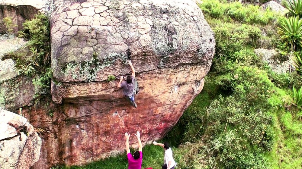 Video de escalada en boulder Threat Level Colombia