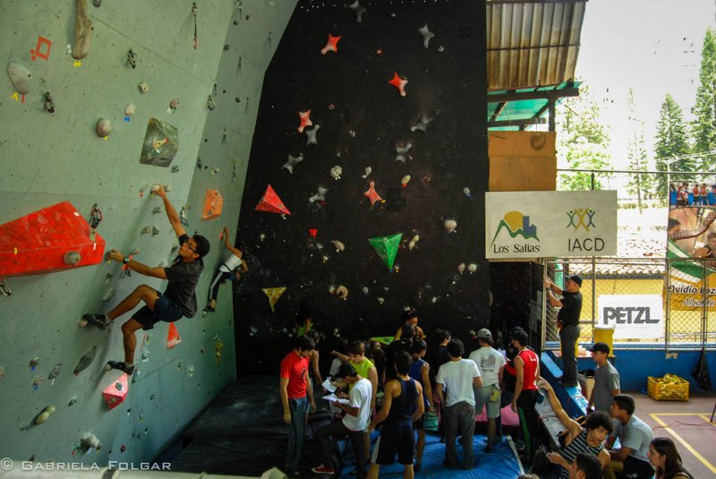 abierto de escalada en boulder Open Bloc Vertigo