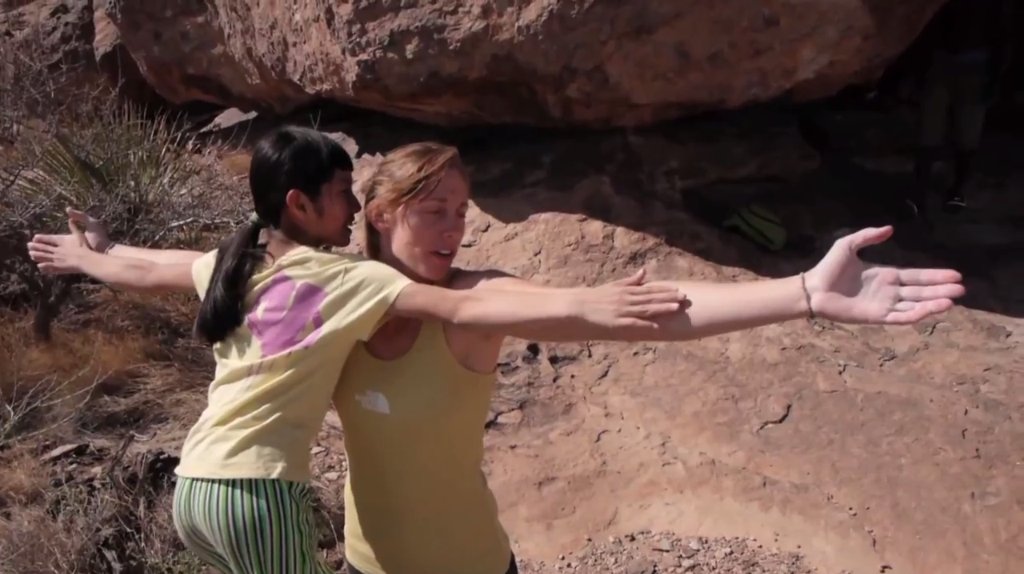 Video escalada boulder: Ashima Shiraishi en Crown of Aragorn V13/8b en Hueco Tank