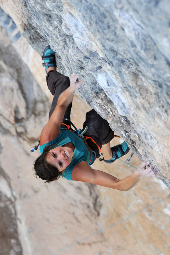 Video de escalada deportiva Nina Caprez en Fish eye 8c