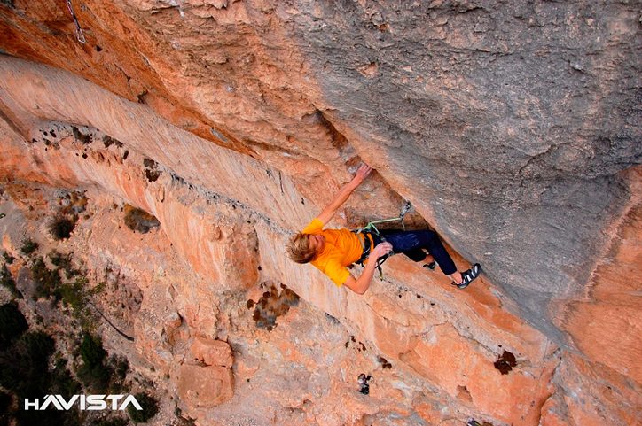 Alex Megos escala Estado Critico 9a a vista en Siurana