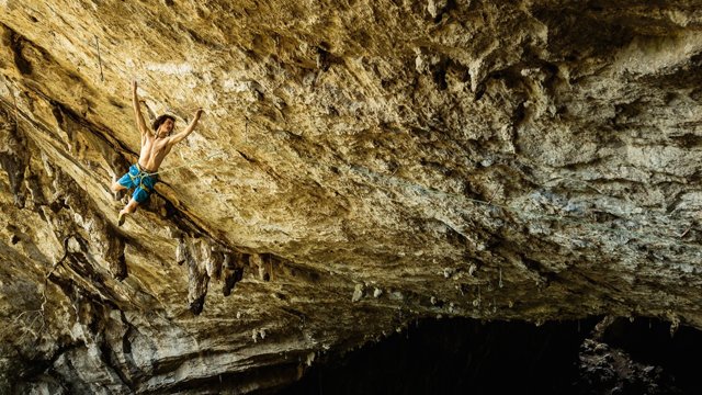 Video Escalada: Adam Ondra escalando Il domani 9a a vista en la cueva Baltzola