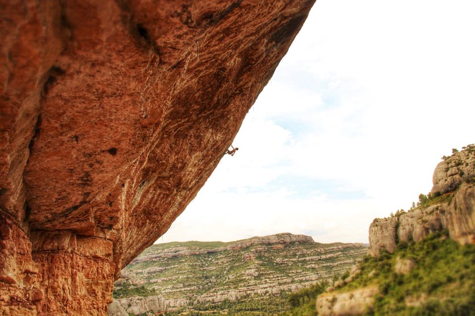 Escalador Felipe Camargo encadena Era Vella 9a en Margalef – Foto Chevy Crespo