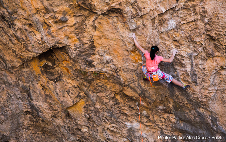 Video de Ashima Shiraishi escalando Open Your Mind Direct 9a/9a+