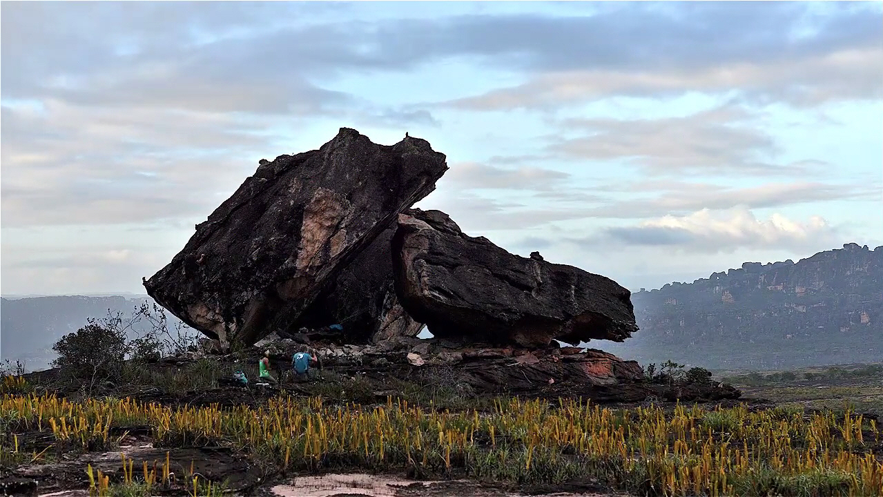 Video escalada boulder en el tepuy Auyantepuy de Venezuela