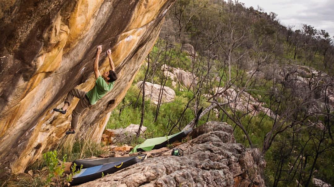 Bouldering Paul Robinson en The golden year 8a+ en Grampians, Australia