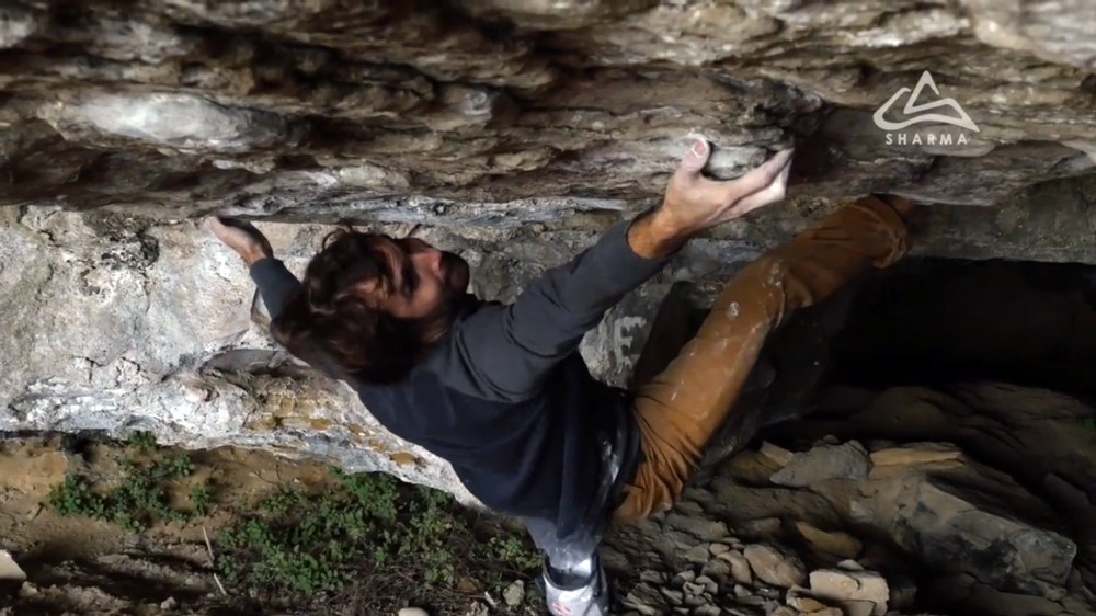 Video escalada boulder: Chris Sharma realiza “Catalan Witness the Fitness” 8c la Cova de Ocell