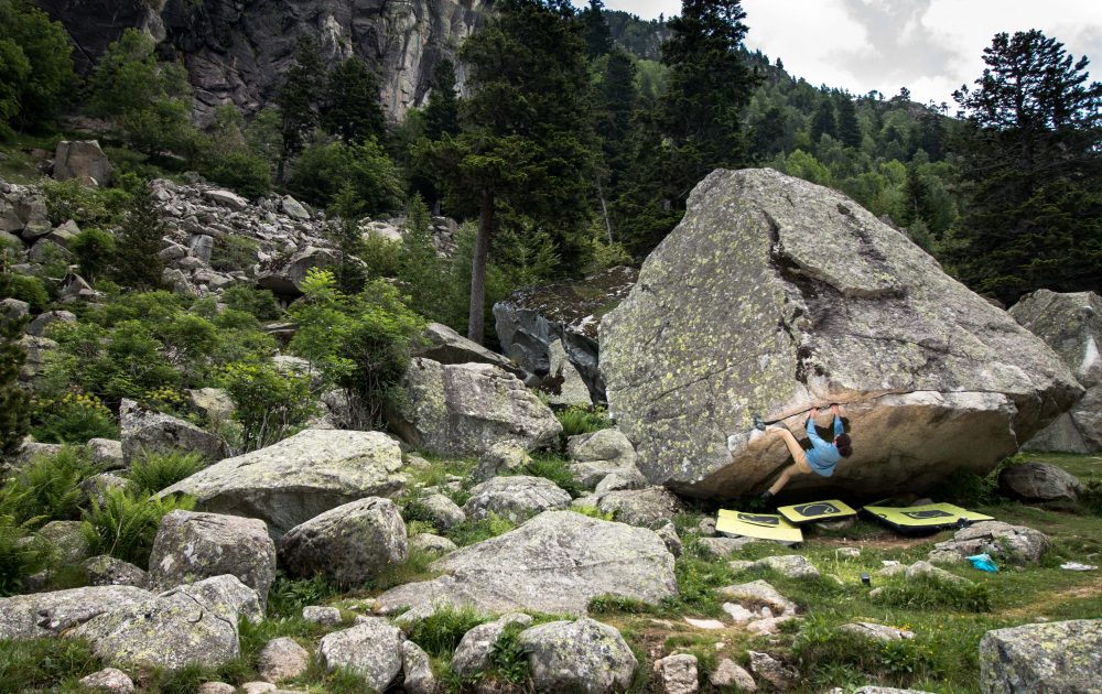 Cavallers, sector de escalada en búlder de los Pirineo Catalanes