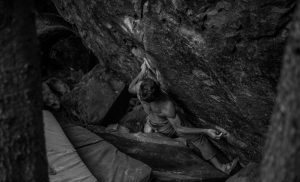 Video escalada boulder: “Conjetura” en búsqueda del primer V15 de Facundo Langbehn - Foto Carlos Lastra Barros