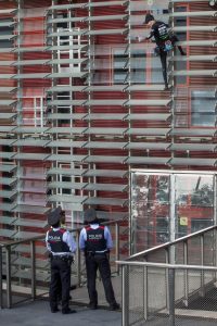 Alain Robert, El ‘Spiderman francés’ escala otra vez la Torre Agbar de Barcelona