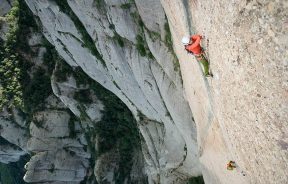 Daila Ojeda en su primera experiencia de vía larga en Montserrat