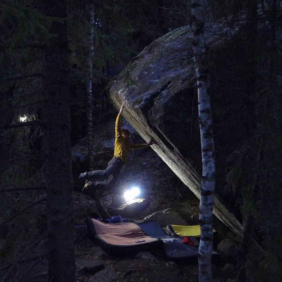 Video escalada Boulder: Nalle Hukkataival en Burden of dreams 9a Finlandia