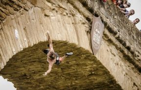 Chris Sharma campeón del Psicobloc Red Bull Creepers 2014 en España