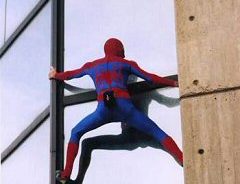 Escalador Alain Robert “Spiderman” escala torres de Parque Central en Caracas