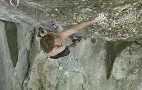 Video escalada deportiva: Iker Pou escalando Action Directe 9a en Alemania