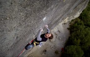 Video escalada: Felipe Camargo encadena El Bon Combat 9b en Barcelona