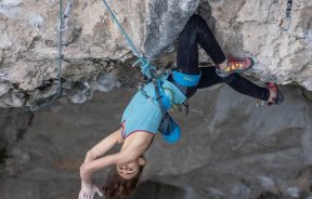 Laura Rogora encadena Pure dreaming plus 9a+ en Arco - Italia