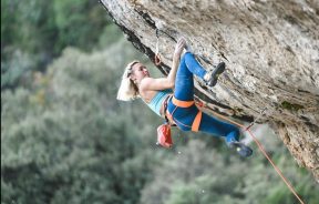 Video escalada deportiva: Julia Chanourdie realizando EAGLE-4 9b/5.15b