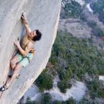 Video de Adam Ondra encadenando Supercrackinette 9a+ al flash