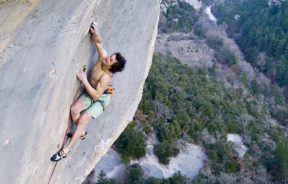 Video de Adam Ondra encadenando Supercrackinette 9a+ al flash